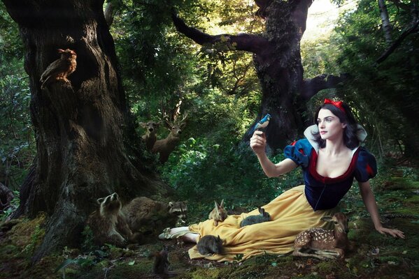 Blancanieves en el bosque de hadas con amigos peludos