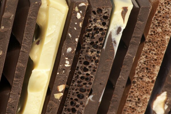 Diferentes variedades de chocolate en sección