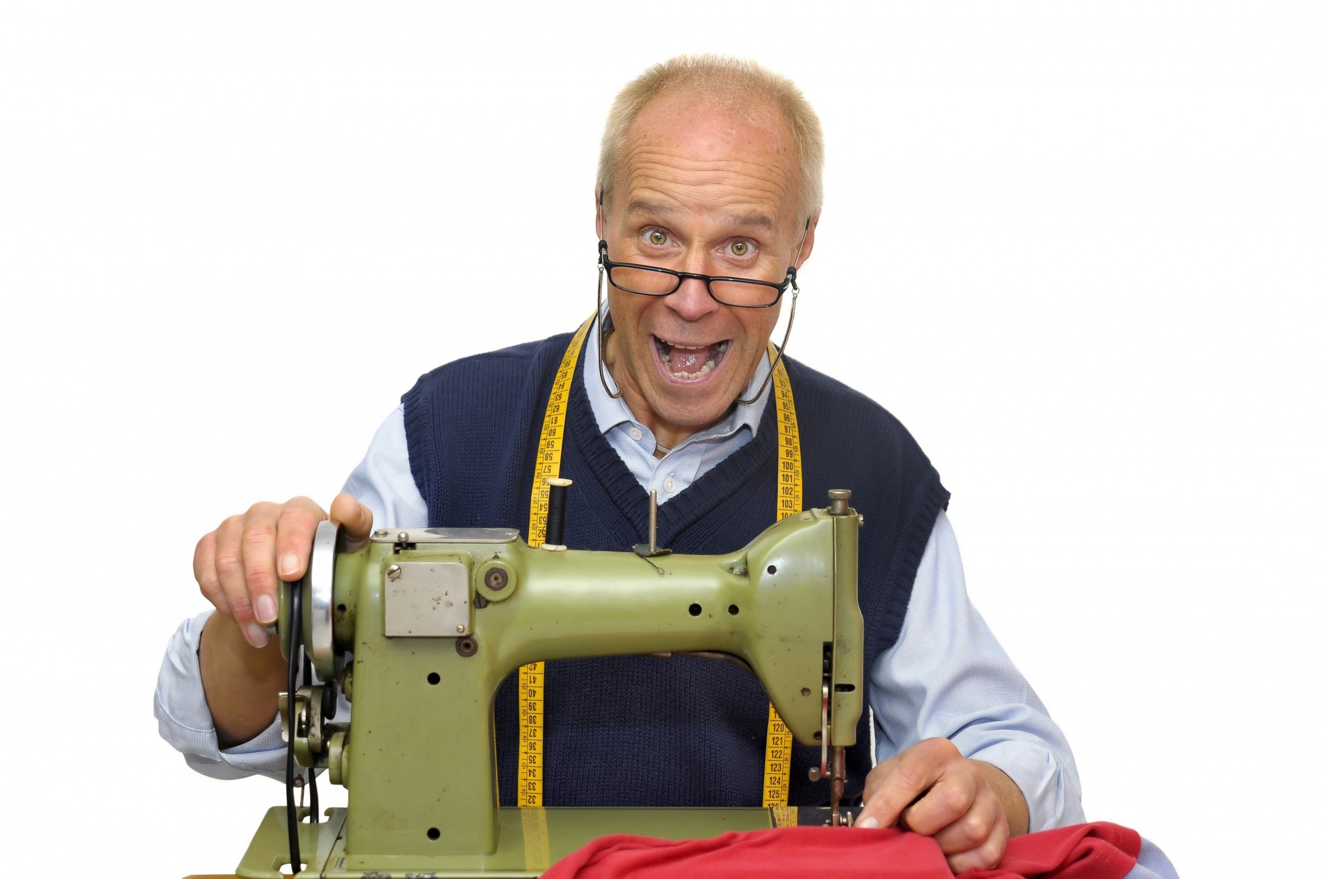 homme machine à écrire fond blanc couturière