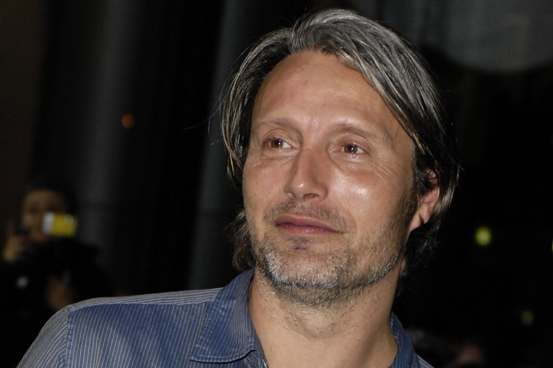 hombre especie mads mikkelsen