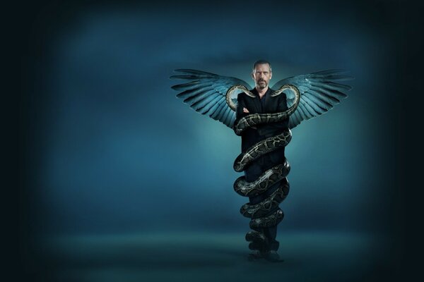 Hugh Lori mit einer riesigen Schlange und Flügeln hinter seinem Rücken