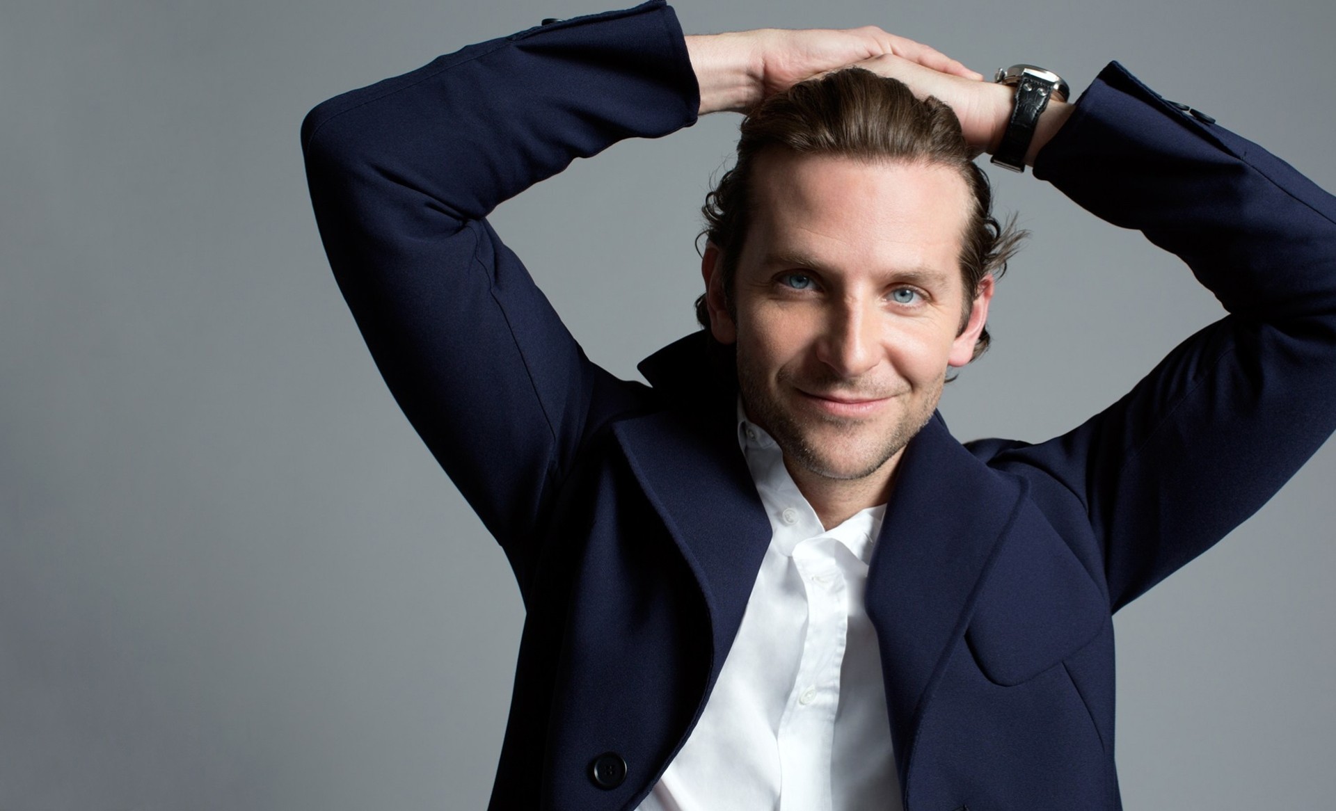 t-shirt man bradley cooper gray background watches actor