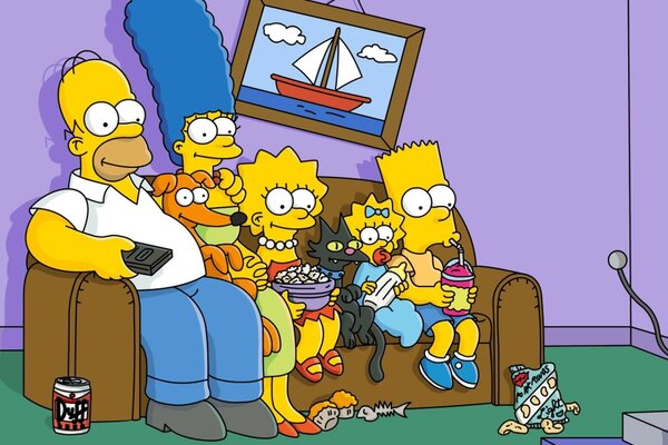 Die Simpsons sitzen mit ihrer ganzen Familie auf der Couch