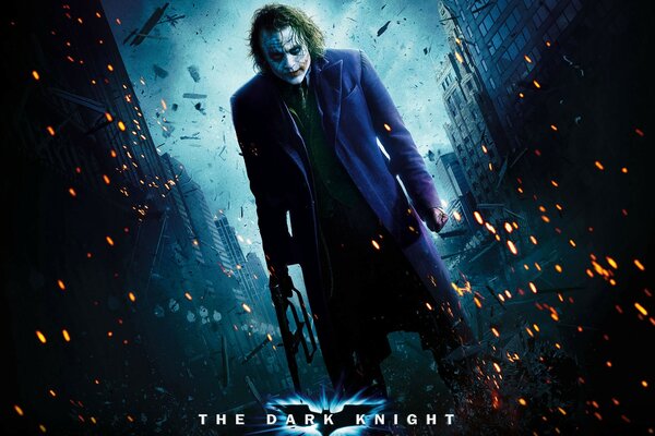 Joker in un cappotto blu su uno sfondo di scintille