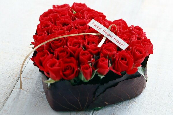 Bouquet di rose rosse a forma di cuore