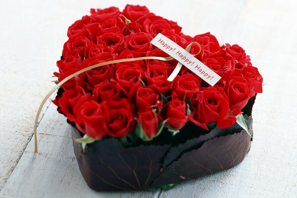 Czerwone róże w kształcie serca bukiet