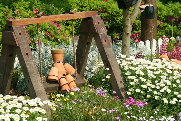 Garten Schaukel Sommer Blumen Mann aus Töpfen