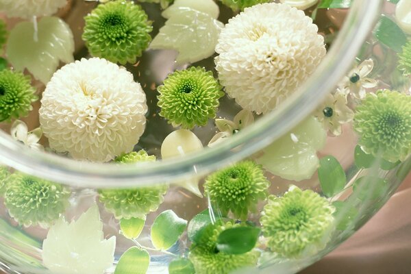 Bouquet and candles in a vase with water