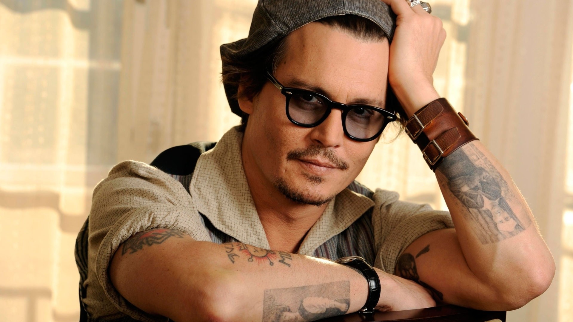 occhiali da sole romantico immagine johnny depp attore