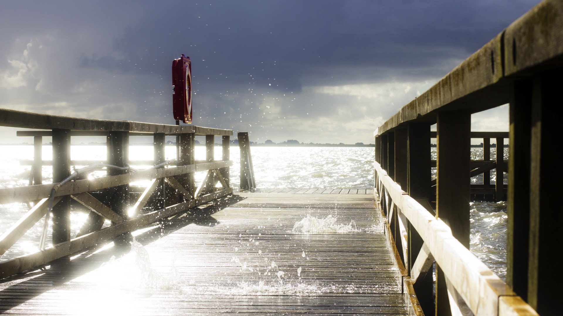 muelle agua cielo