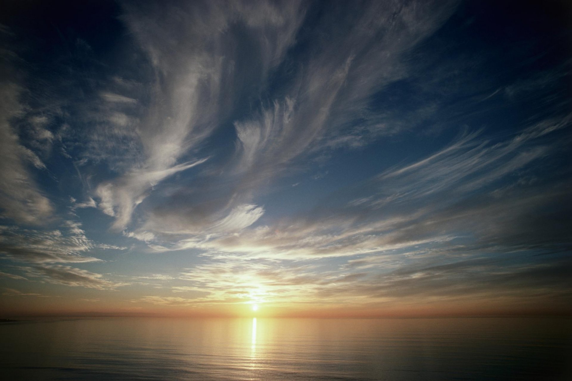 puesta de sol cielo horizonte nubes superficie