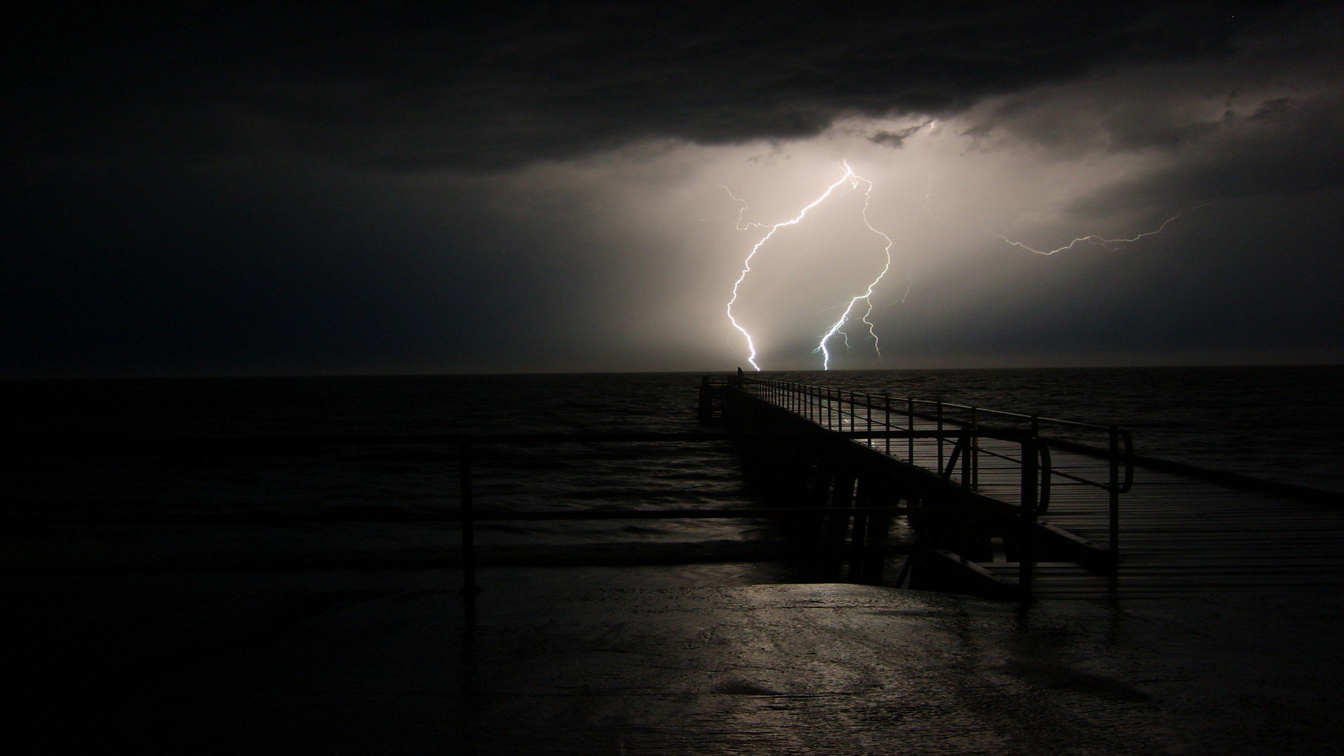 night lightning sea