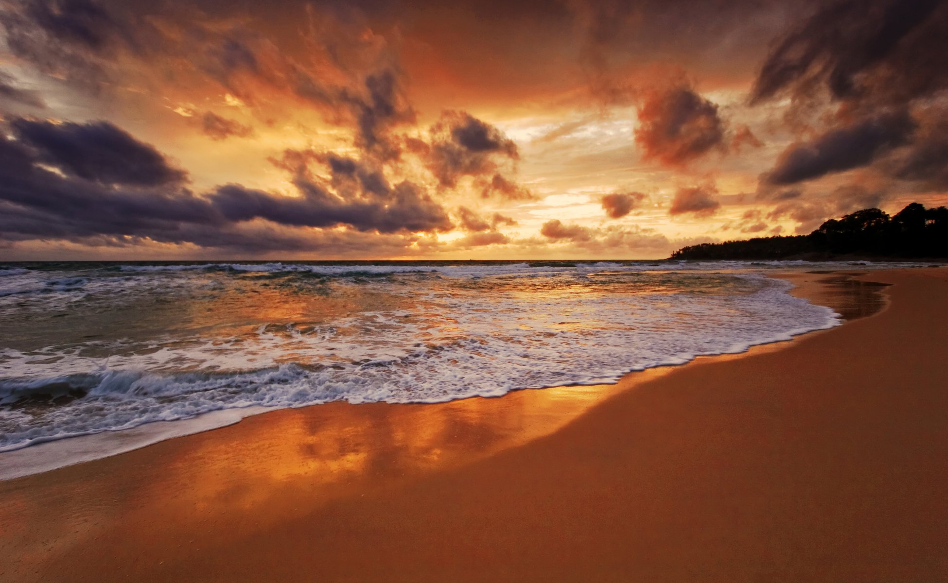 plage côte mer océan eau vague marée mousse sable horizon ciel nuages paysage