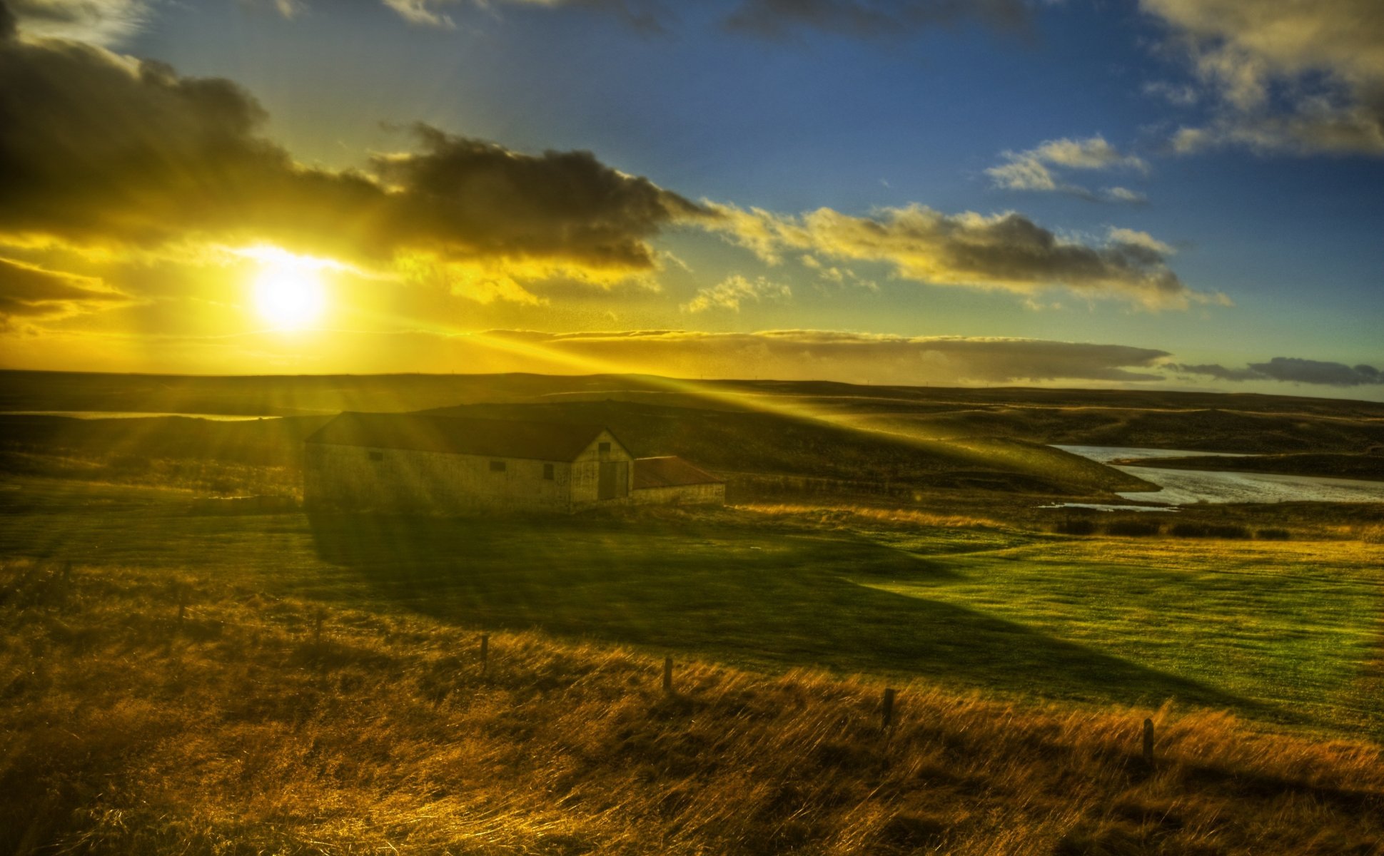 soleil matin rayons lumière maison herbe champ nature paysages