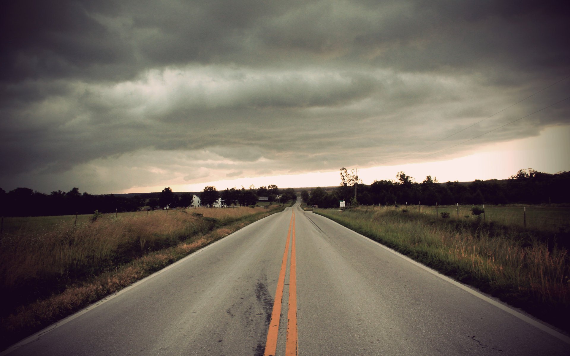 ciudad camino campo de la nube de la nube