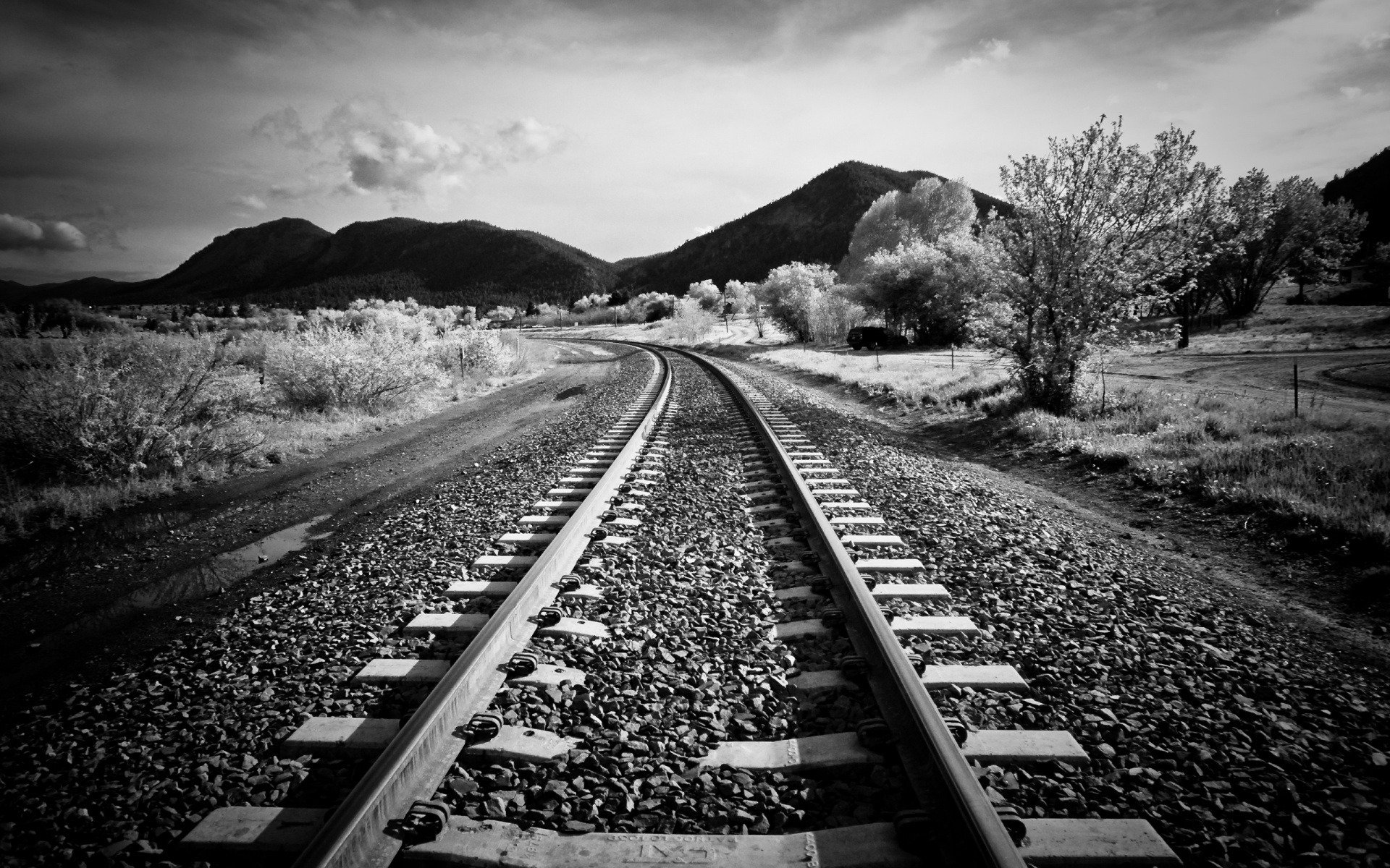 eisenbahn schienen schwellen landschaft