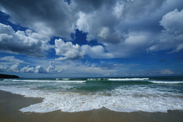 Sandy seashore with waves