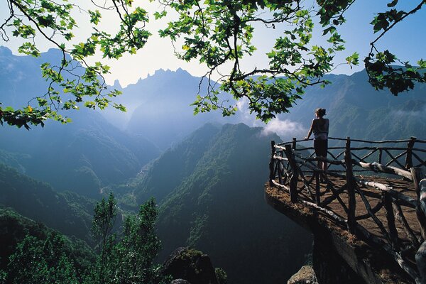 Increíble belleza matutina de las montañas