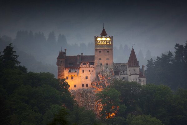 Das Schloss von Dracula. Siebenbürgen in der Nacht
