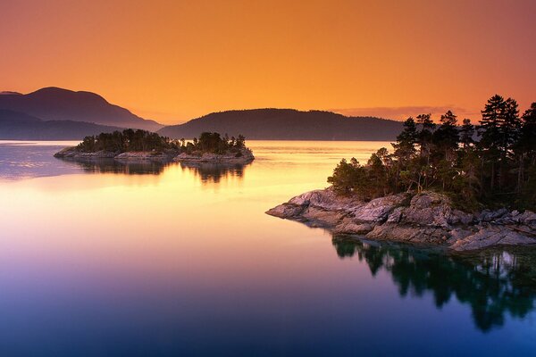 Canadian lake with an island in the middle