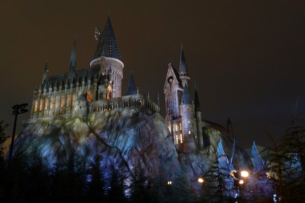 Night Hogwarts on the rocks, castle