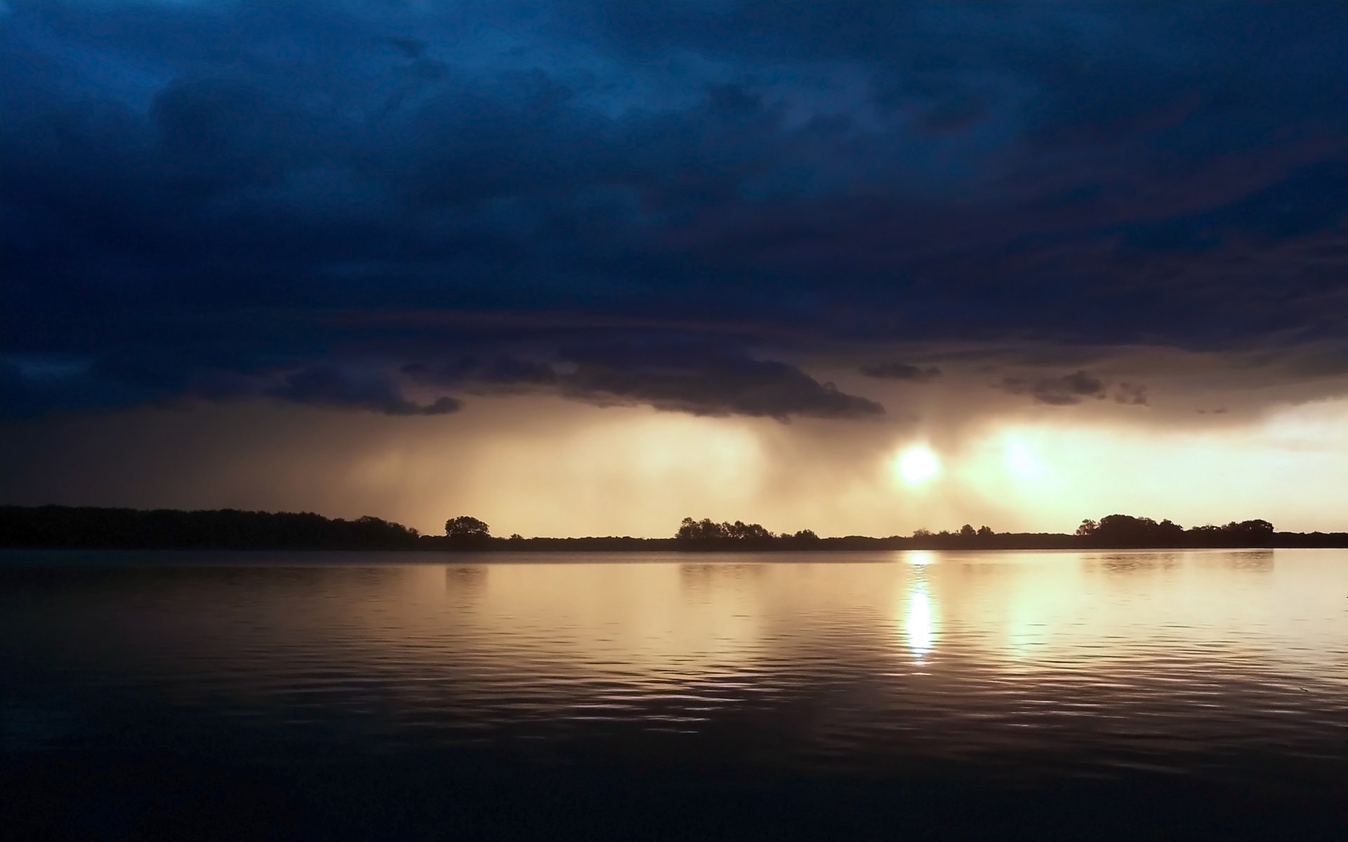 sinistre mer coucher de soleil nuages