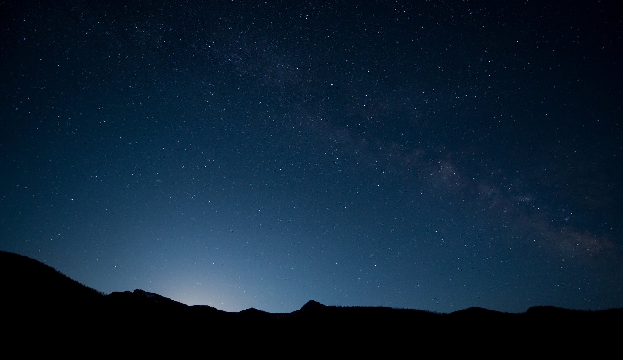 paisaje noche montañas