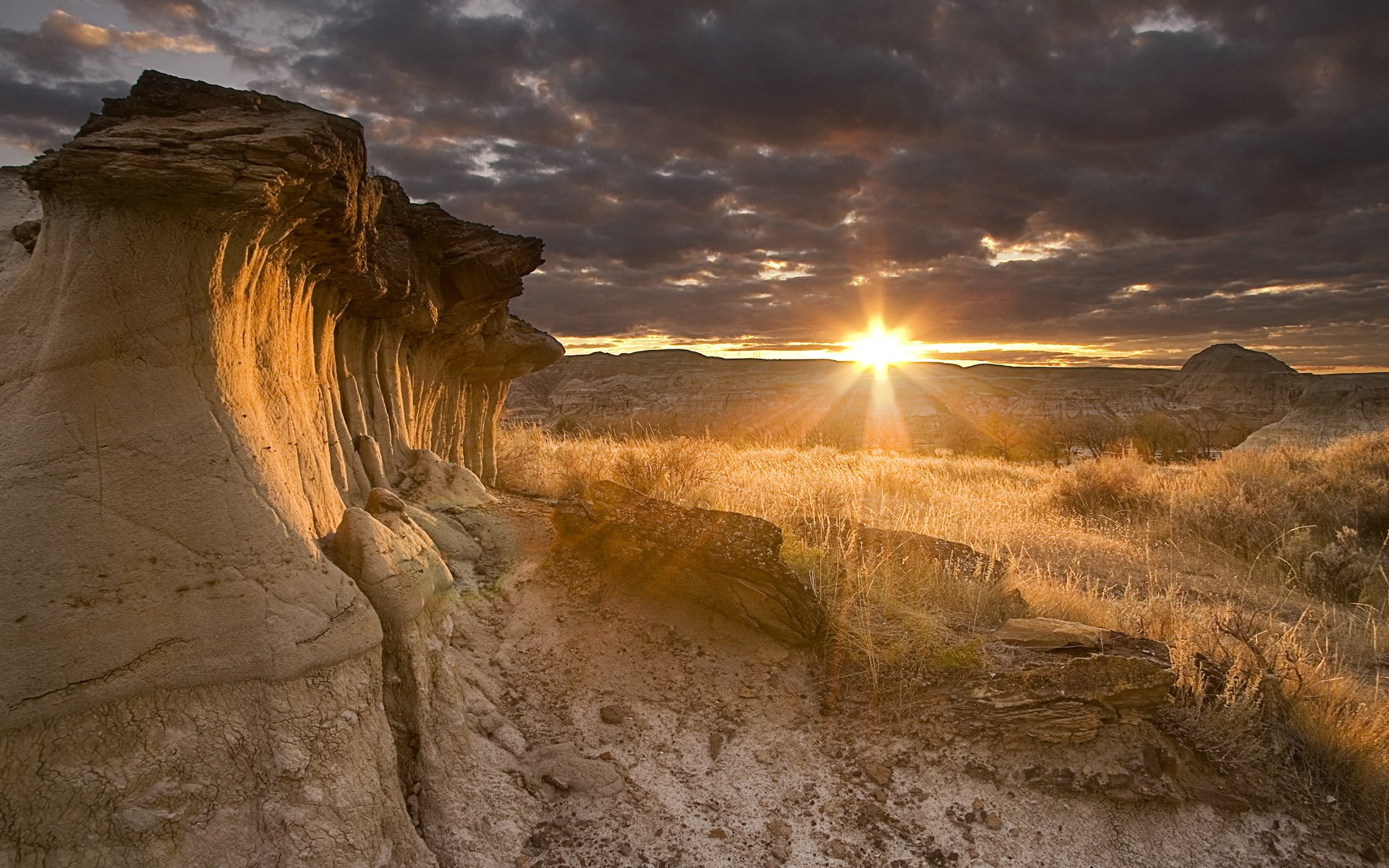 rocas puesta de sol nubes