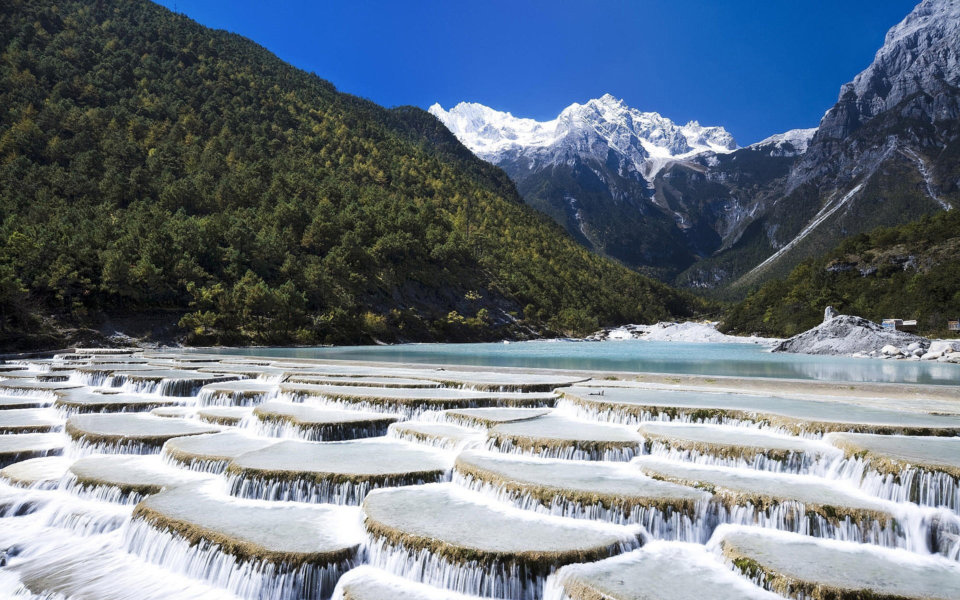 río montañas cielo árboles