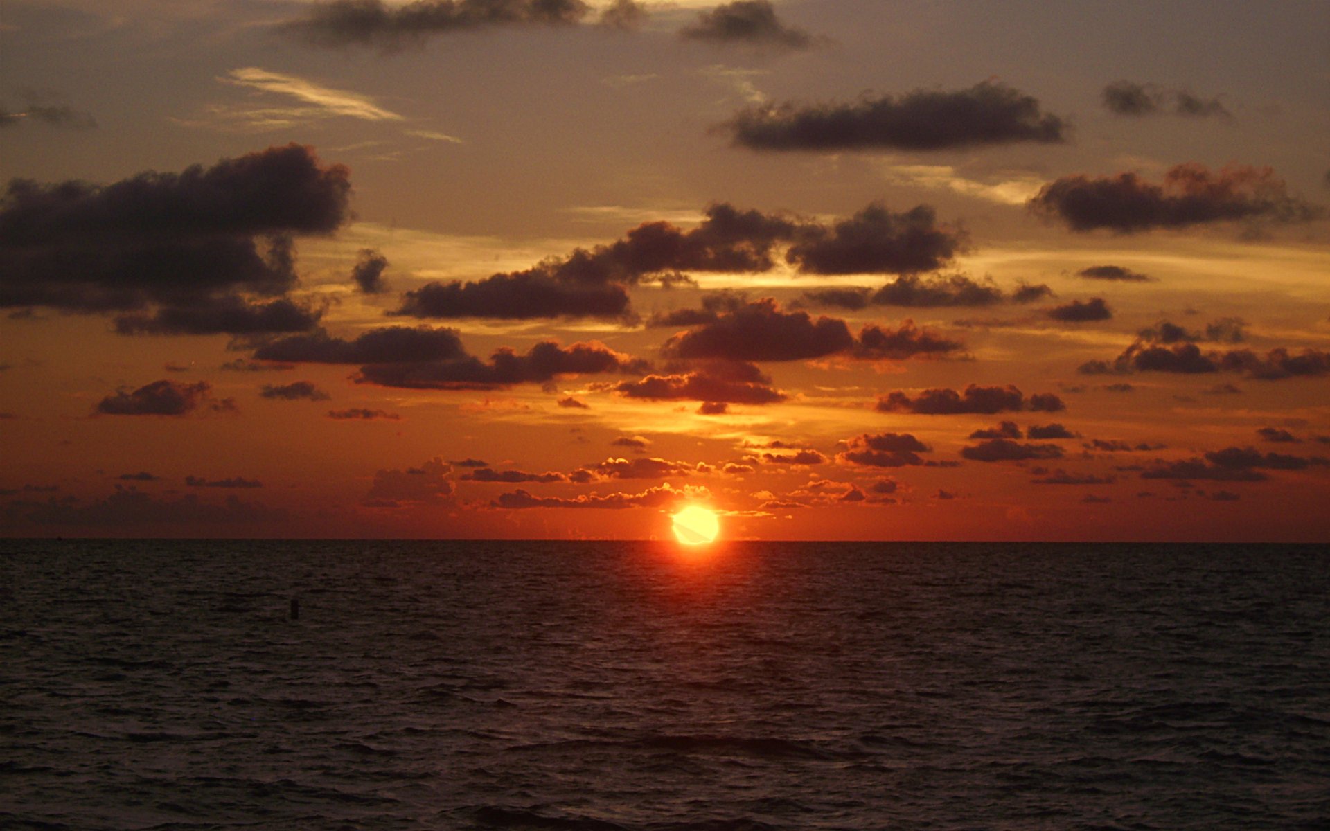 puesta de sol mar nubes