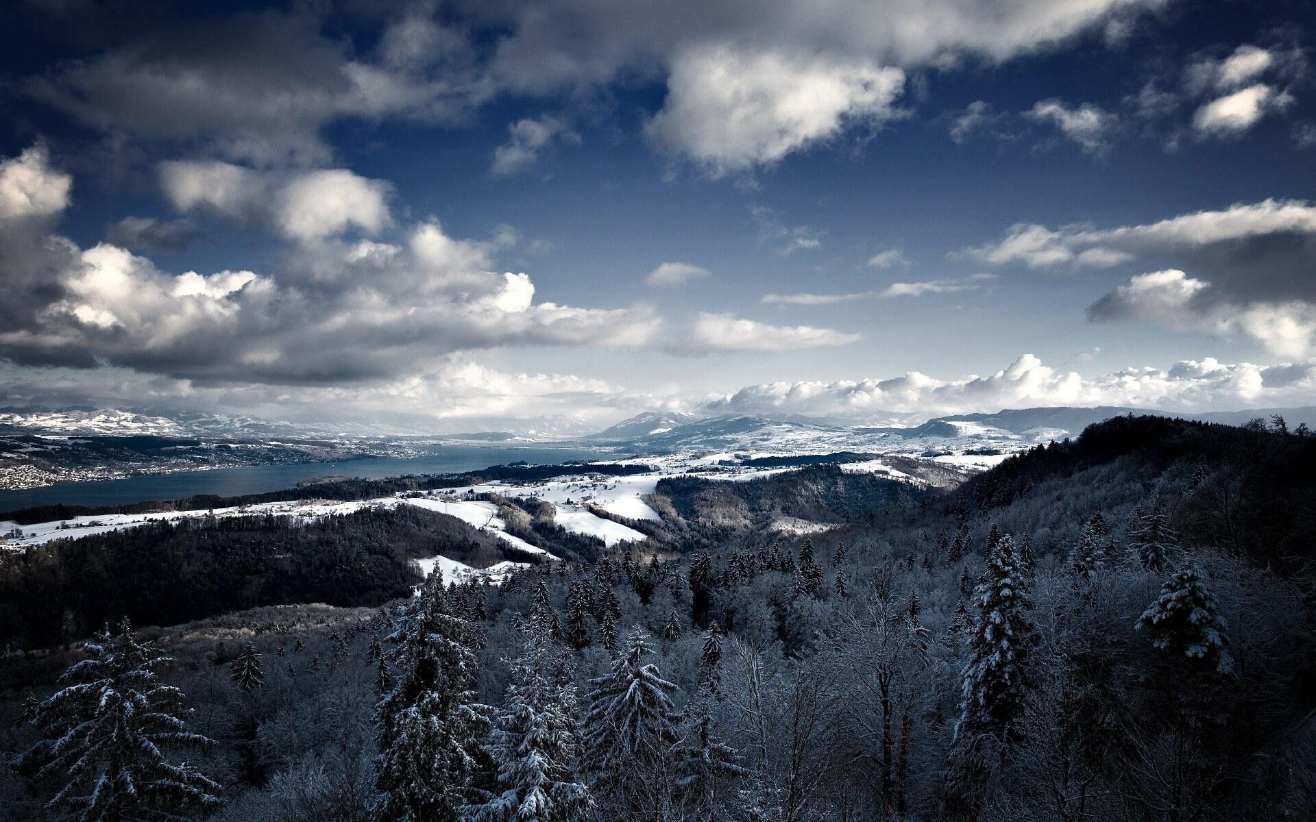 paysage hiver montagnes pentes neige arbres horizon nuages ciel