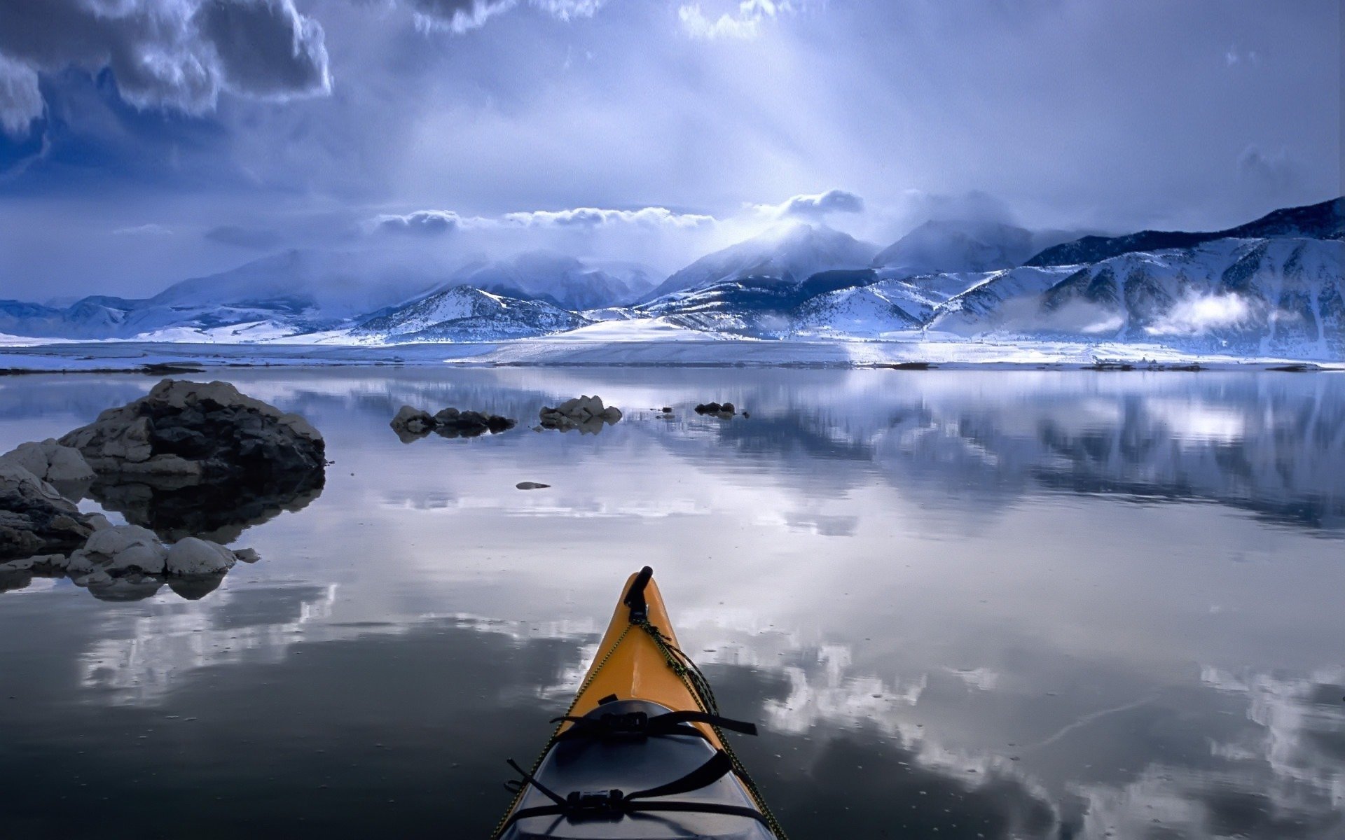 boot berge fluss wolken