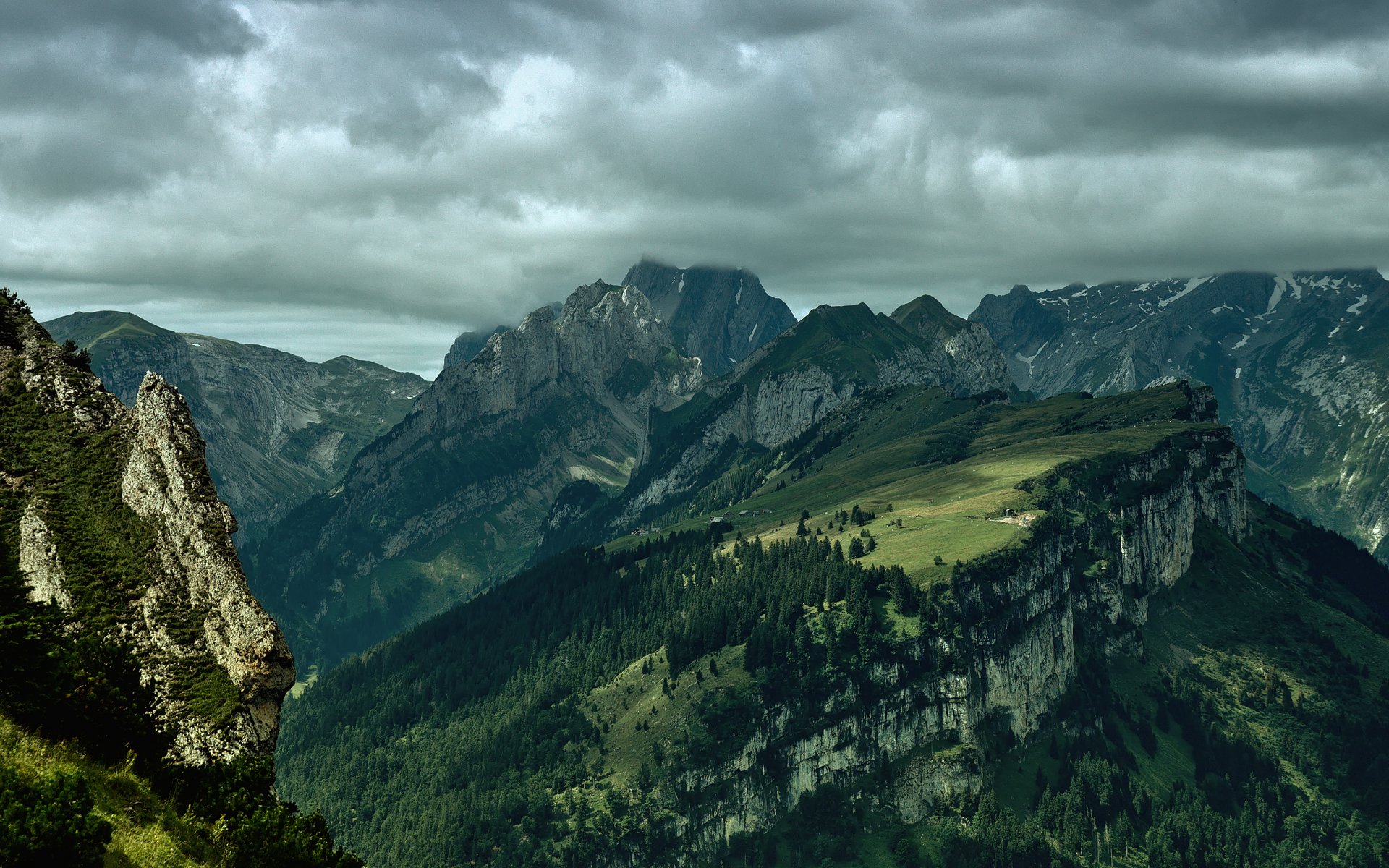 paesaggio natura foreste alberi vista altitudine montagne rocce cielo nuvole luce vista