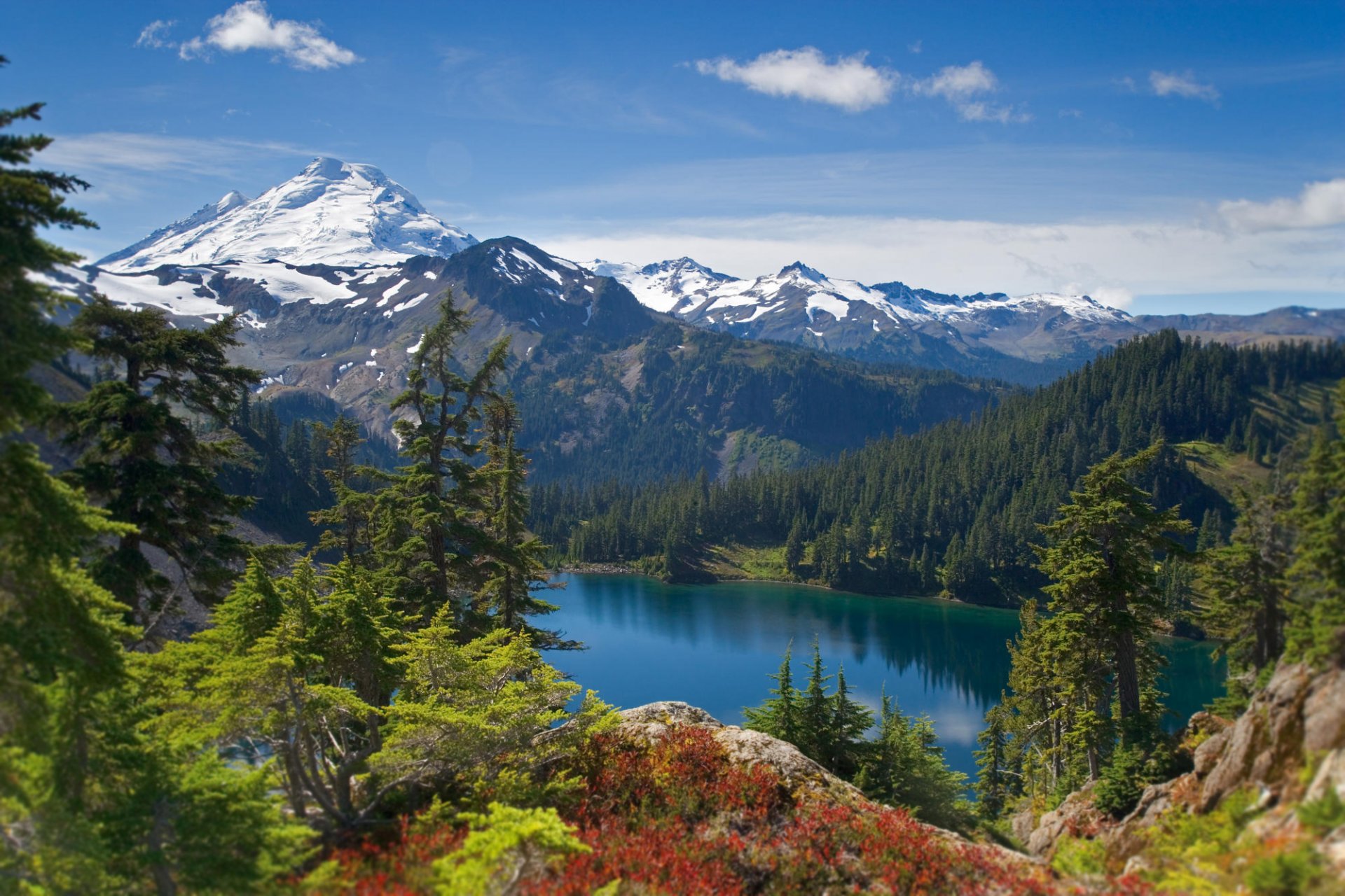 montagne lago alberi abete rosso cielo vista paesaggio natura bellezza