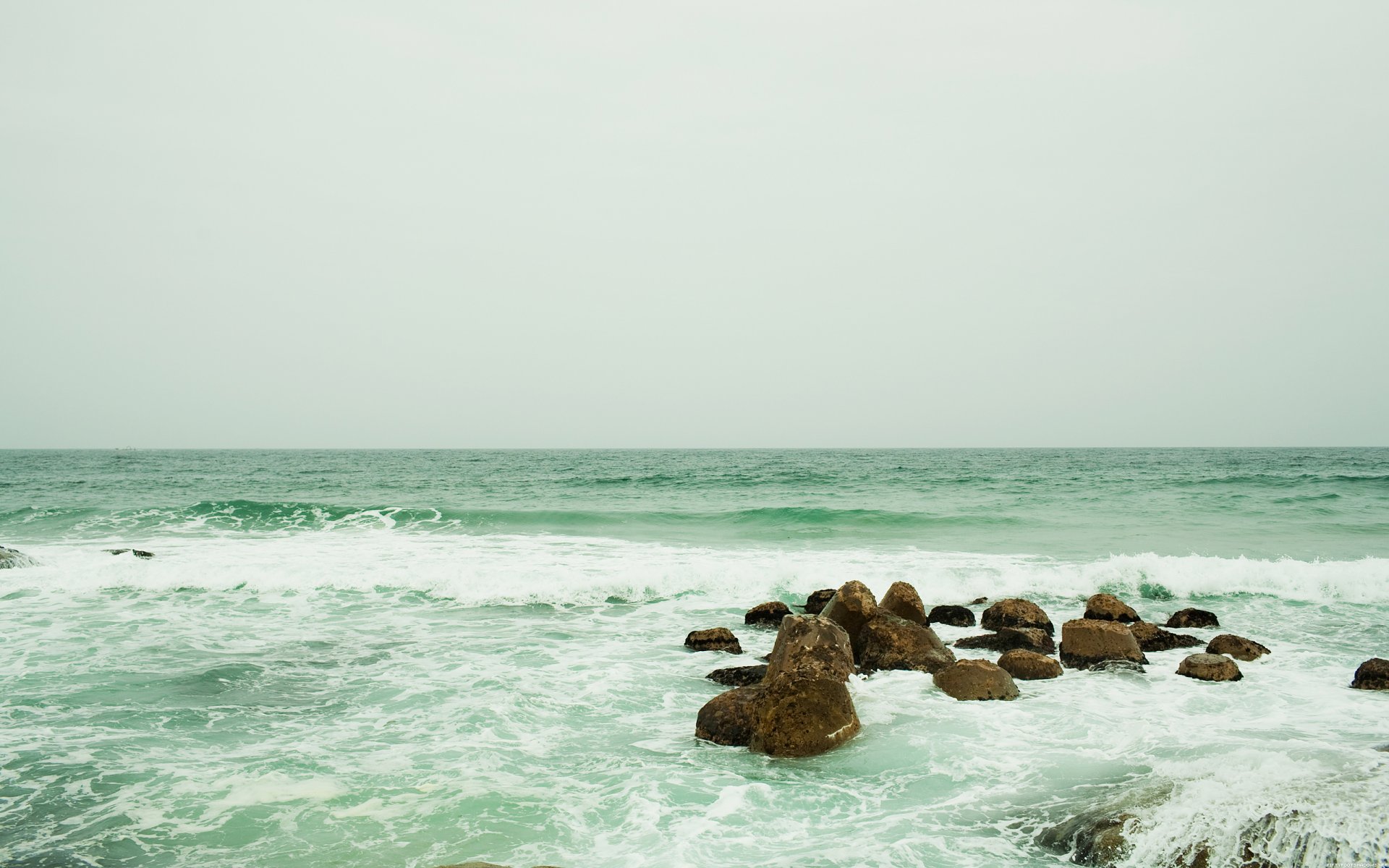 mar océano olas espuma espray agua cielo piedras