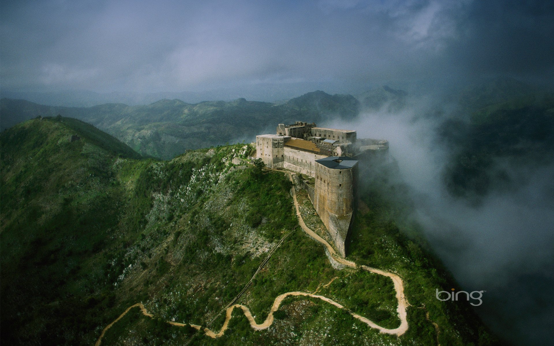 montagne castello strada