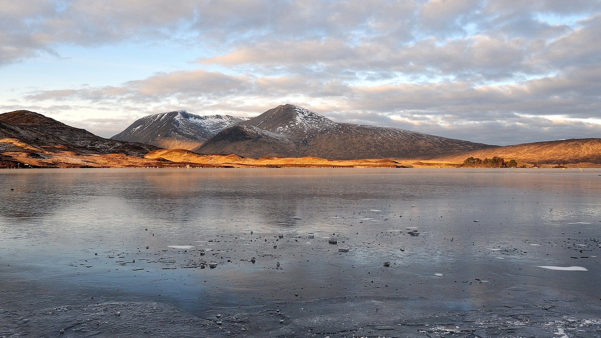 montañas naturaleza río cielo nubes fondos de pantalla