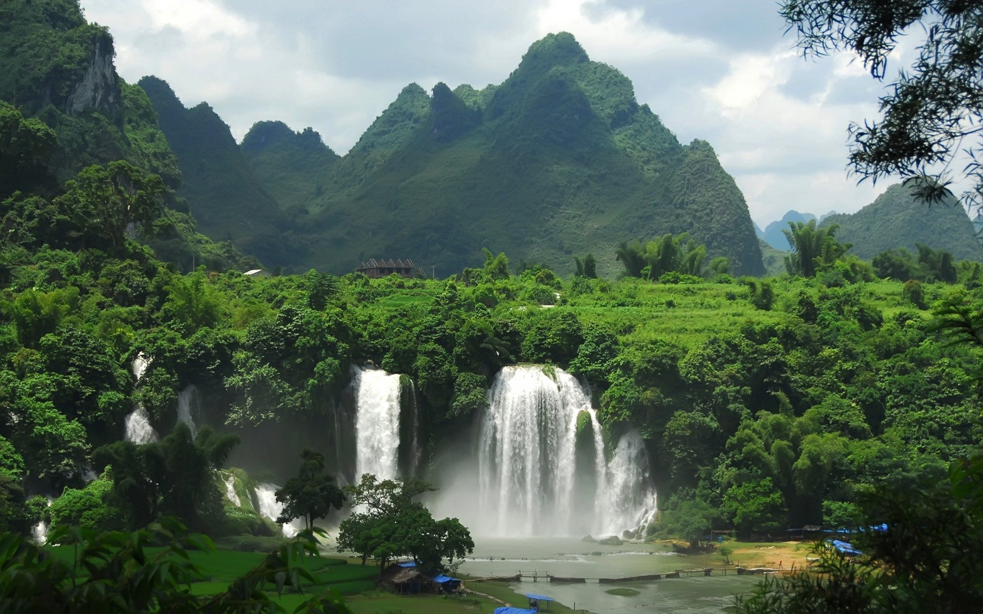 cascate montagne foresta insediamento