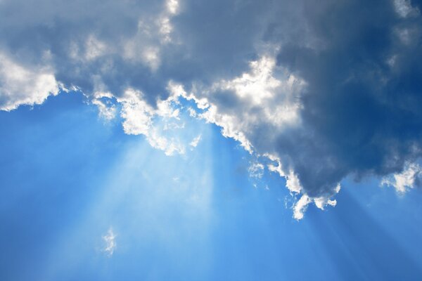 Rays of the sun through curly clouds