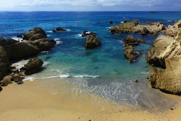 Rocky shore. Image of the sea