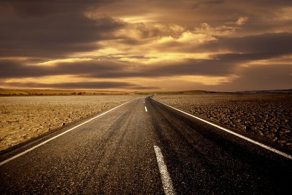 Vista delle autostrade che si estendono oltre l orizzonte