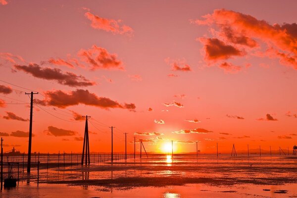 Muy hermosa puesta de sol roja