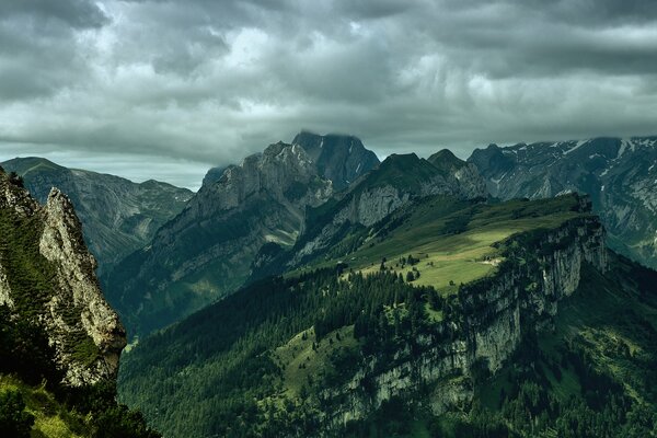 Vue de la beauté de la nature des montagnes à vol d oiseau