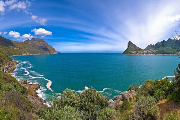 Paysage avec baie de mer et rochers