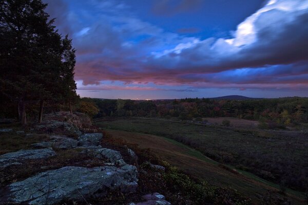 Ciel du soir sur les collines