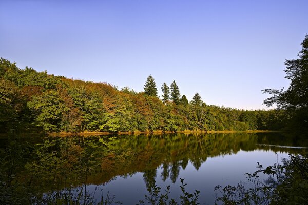 Was für ein ruhiges und glattes Wasser