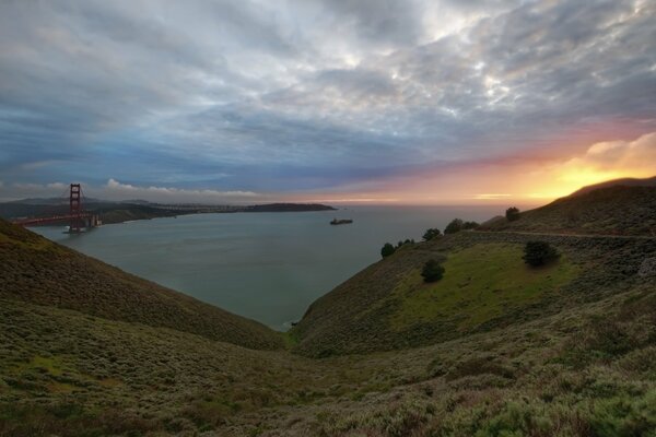 Romantic sunset on the descent to the ocean