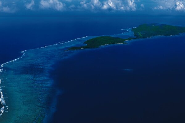 El océano que baña las islas del Caribe