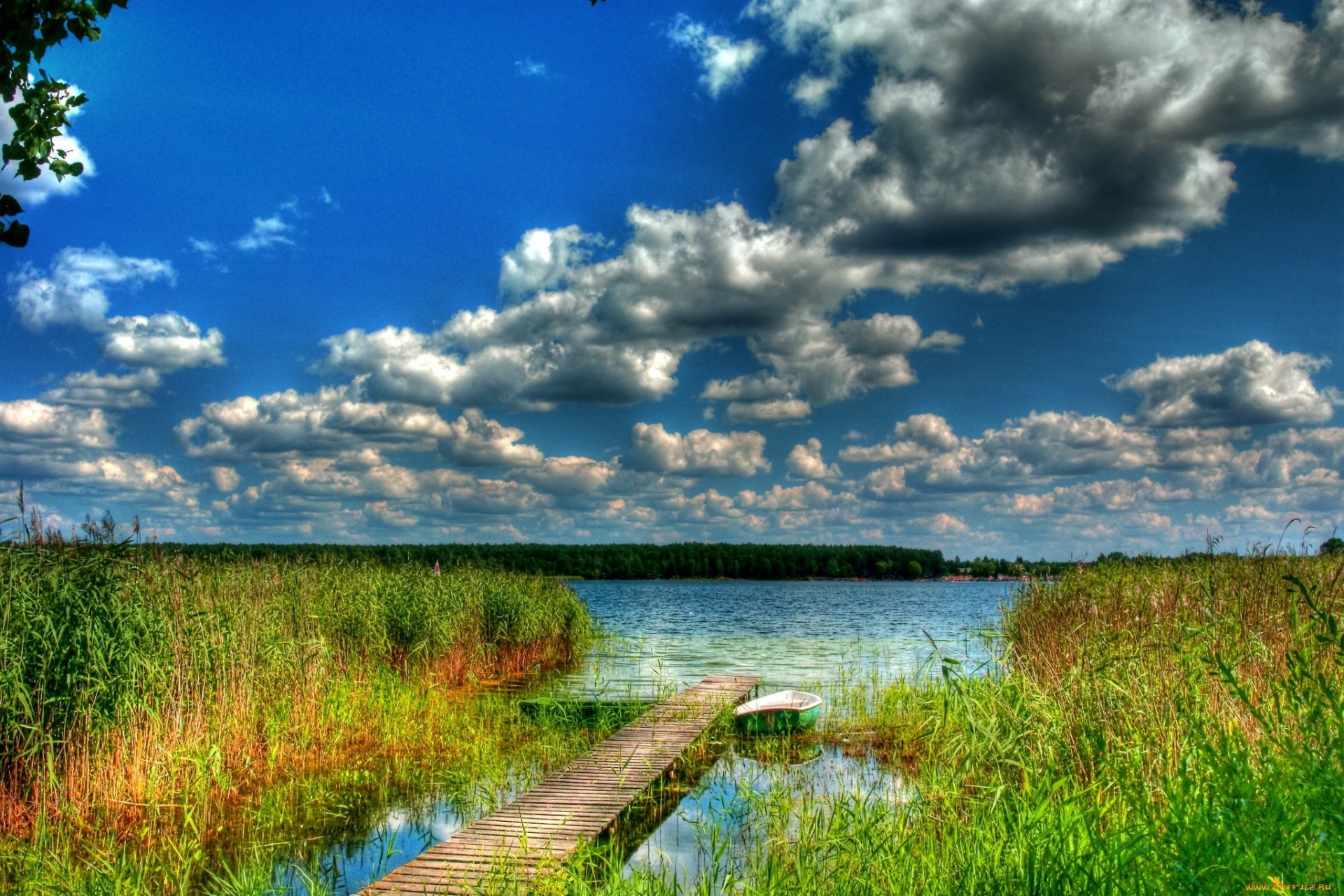 ciel nuages rivière forêt pont bateau crique