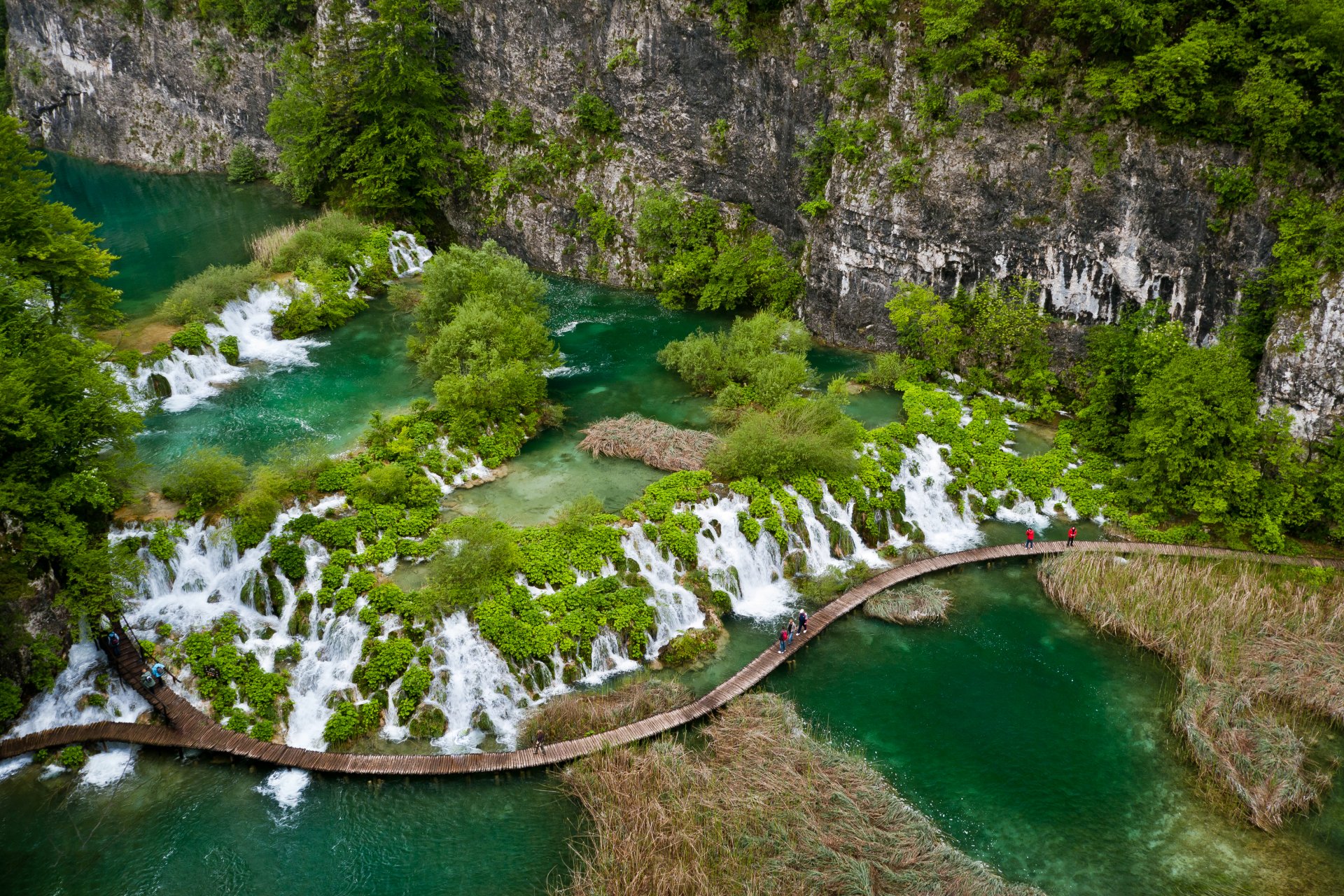 natur land paradiso verde tropici verde vegetazione lago cascata roccia ponte laghi di plitvice croazia parco nazionale di plitvice